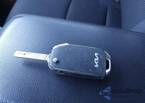 2023 Kia Sportage Hybrid Lx z USA, uszkodzony, nr VIN KNDPU3AGXP7047991